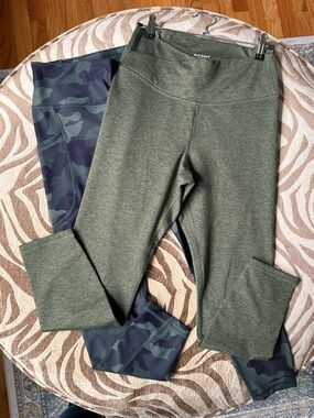 Old Navy Women’s Petite Medium Leggings x 2 - NWT/NWOT